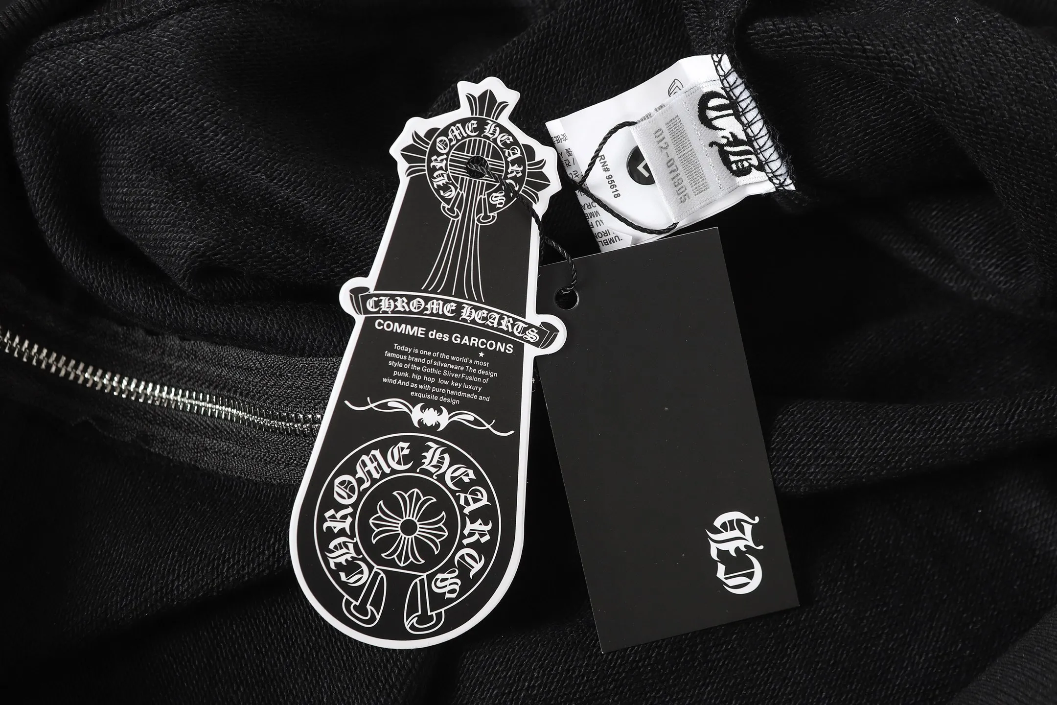 P250 K01 cross-border model, please do not place an order if you pursue quality - Chrome Hearts/Chrome Hearts Big Sword🗡️ Printed zipper sweatshirt cardigan jacket - High weight, high density and high quality. The wool is soft, delicate and skin-friendly. Soft and silky to the touch. Warmth and skin-friendly. - Custom-woven and dyed with no color difference. No matter the fabric or workmanship details, it beats the ordinary version on the market. - Hardware zipper accessories are all customized, full of details - Color: black -Size: S M L XL